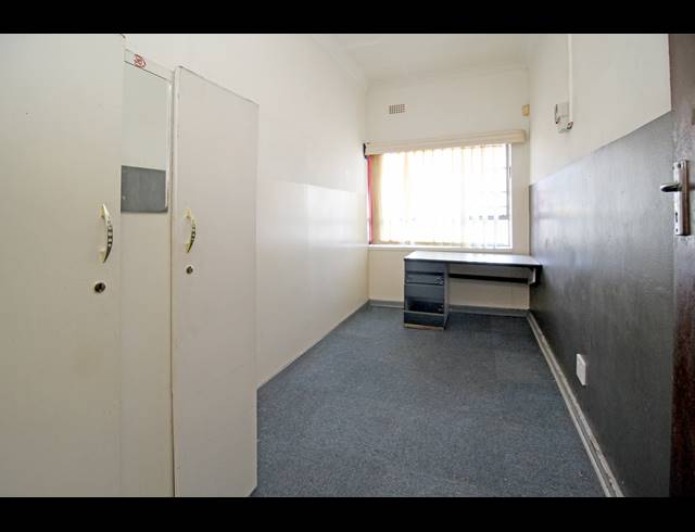 1,842M² BUSINESS FOR SALE IN BRIXTON